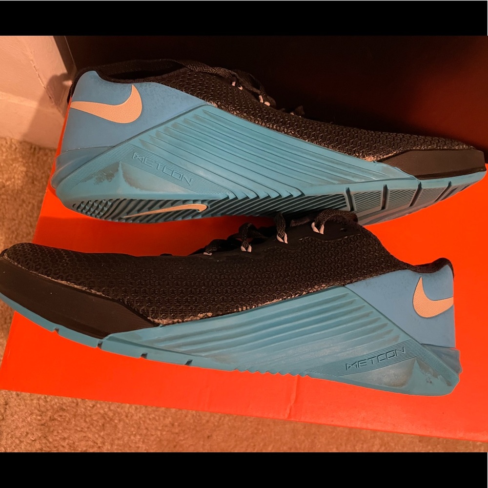 Nike Metcon 5 Black and blue with hyperlift